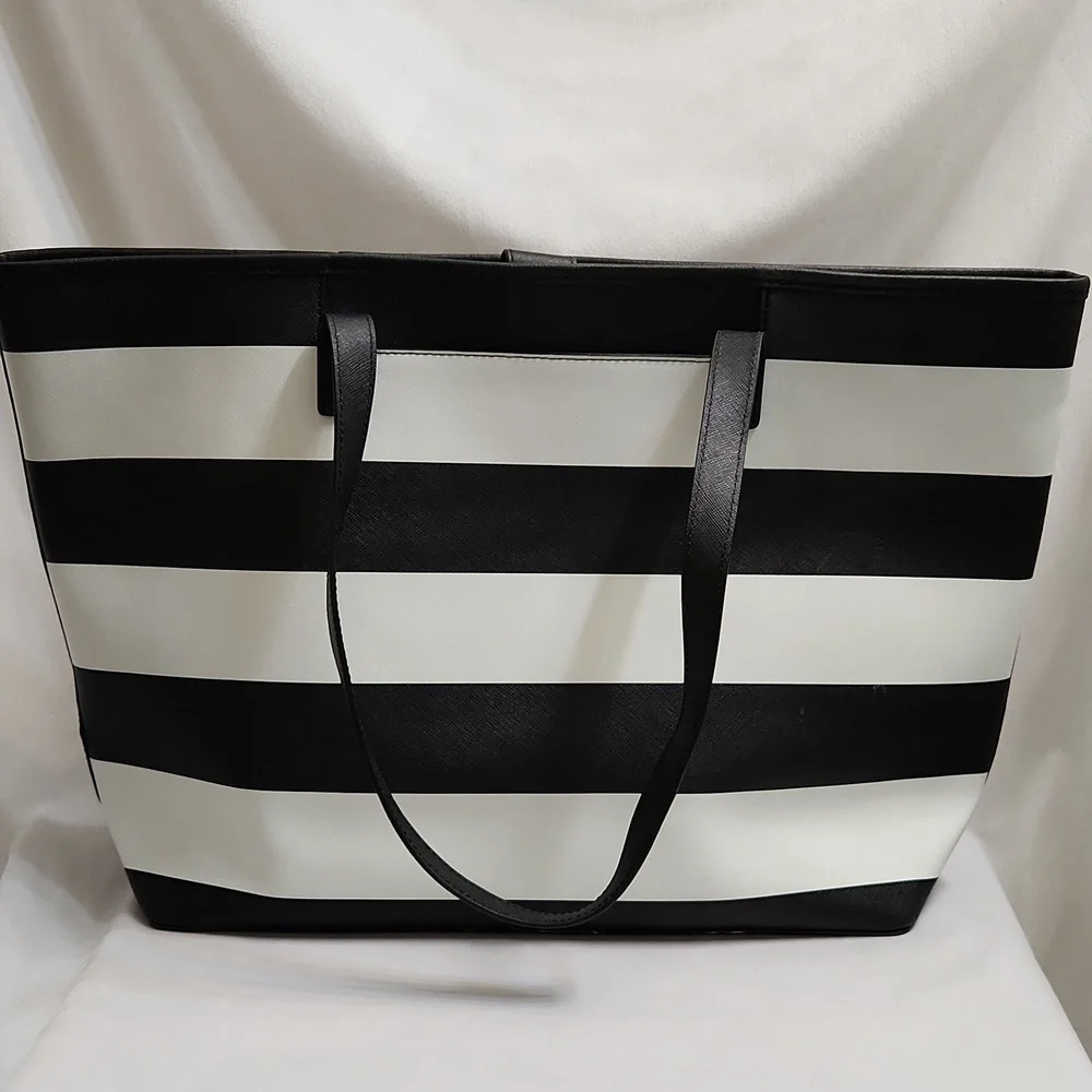 Michael Kors Jet Set Striped Large Black White Travel Tote - Picture 2 of 15